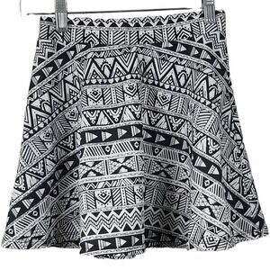 Aeropostale Skater Mini Skirt Black White Aztec Tribal Print XS Ponte Stretch